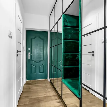 Kolo Malachite Apartment Warsaw