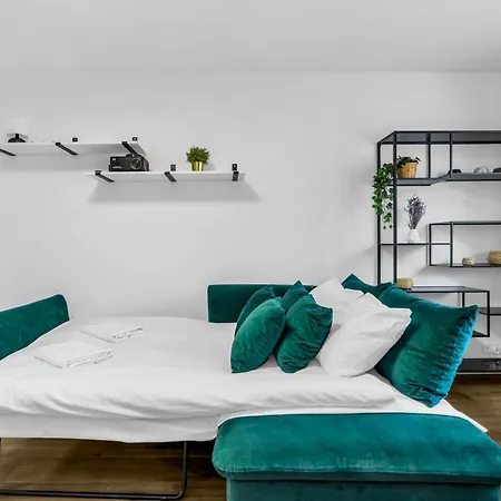 Kolo Malachite Apartment Warsaw
