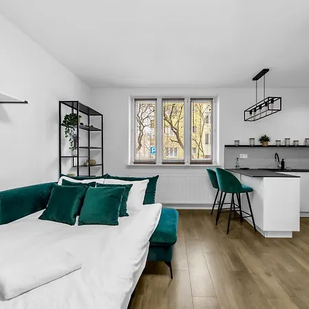 Kolo Malachite Apartment Warsaw