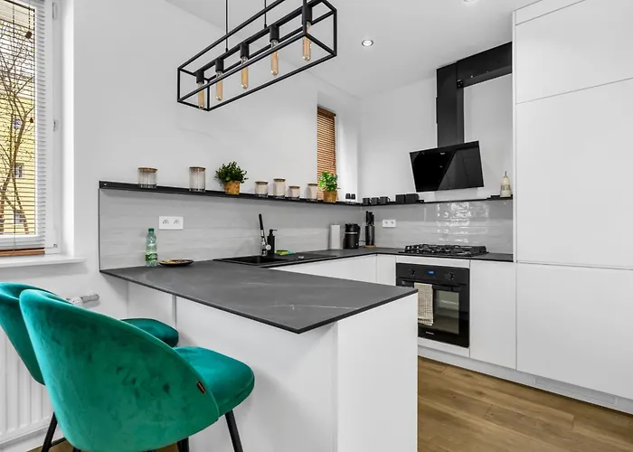 Kolo Malachite By Bookinghost