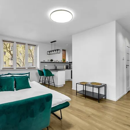 Kolo Malachite By Bookinghost * Varsovia