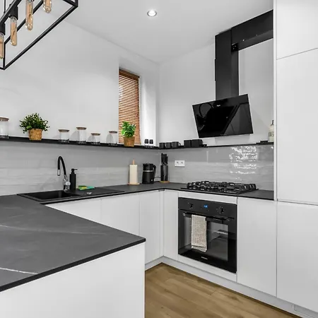 Kolo Malachite By Bookinghost * Varsovia