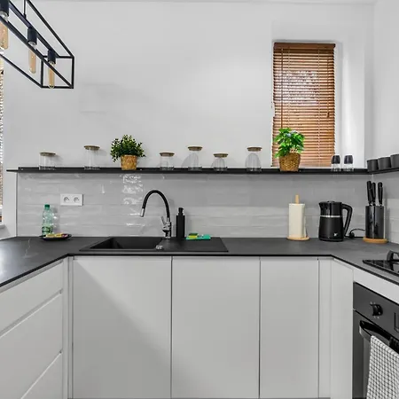 Kolo Malachite By Bookinghost *